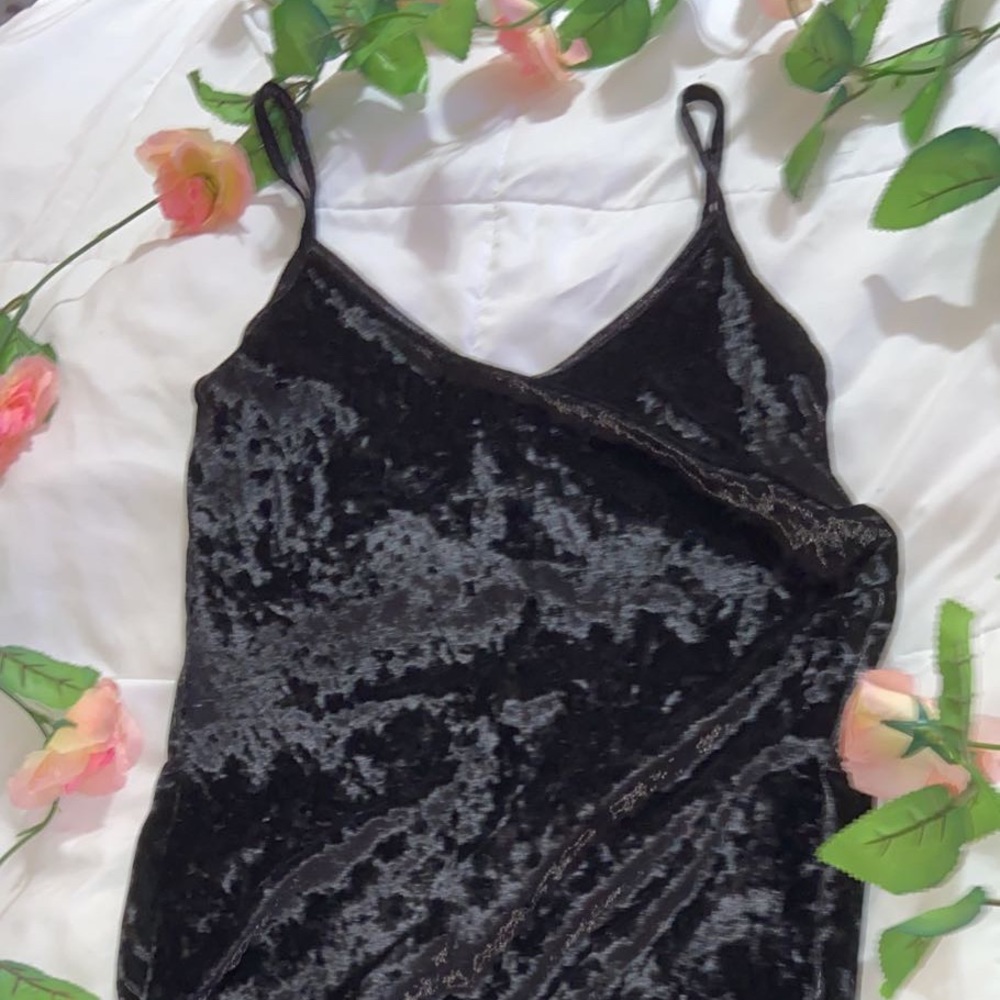 Black velvet mini dress🖤